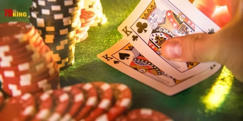 Poker 79King: Hướng Dẫn Kỹ Thuật Texas Hold'em & Quản Trị Rủi Ro (2026) 3 Chiến thuật tâm lý chiến tại bàn Poker 79King 2026